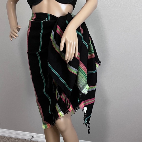 Collection Eighteen Women’s Cover-Up Style Sarong. - Picture 3 of 12